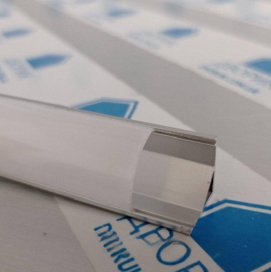 Профіль для LED стрічки кутовий для встановлення в меблі та шафи.