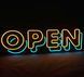 Неонова вивіска OPEN на прозорому акрилі
