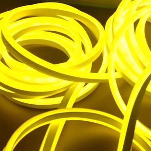 lemon-led-neon-220v.jpg: Неон світлодіодний лимонний 220В для підсвічування фасадів, led-neon-light-lemon-color.jpg: Лимонний неон для декоративного освітлення, flexible-led-neon-lemon-220v.jpg: Гнучкий неон лимонний IP65 для зовнішнього використання